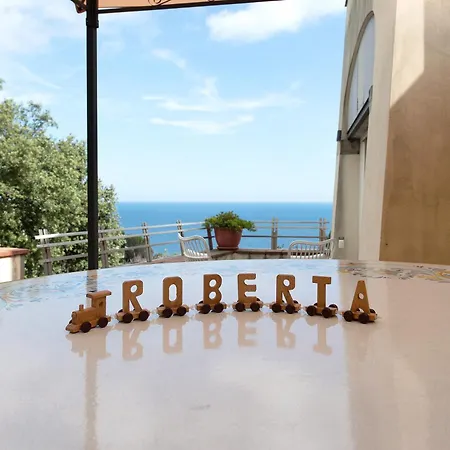 Roberta 4*